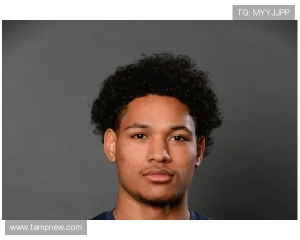 戴森丹尼尔斯崛起之路：从青涩新星到篮球场上的全能战士