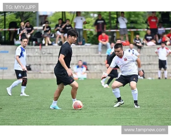 成都足球队技术提升之路:战术创新与球员发展探讨 成都足球队技术提升之路:战术创新与球员发展探讨